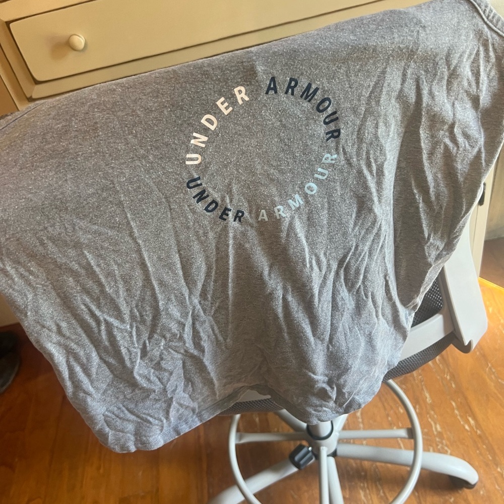 Women’s Large under armour tank